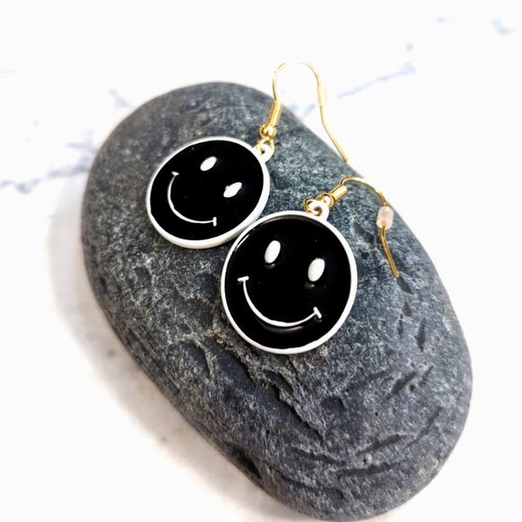 HAPPY FACE Black and White Hook Earrings Smile Have a Nice Day NEW - Picture 2 of 5